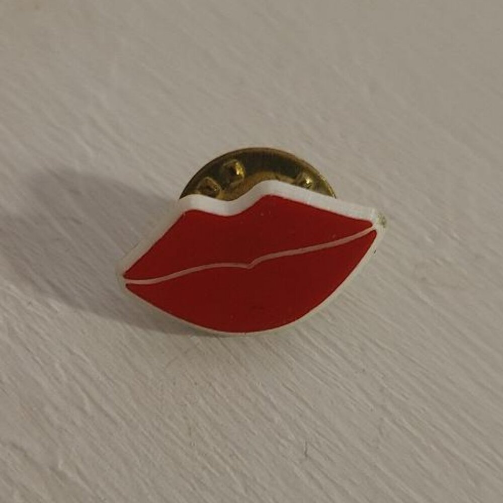 Red Lips Vintage Lapel Pin